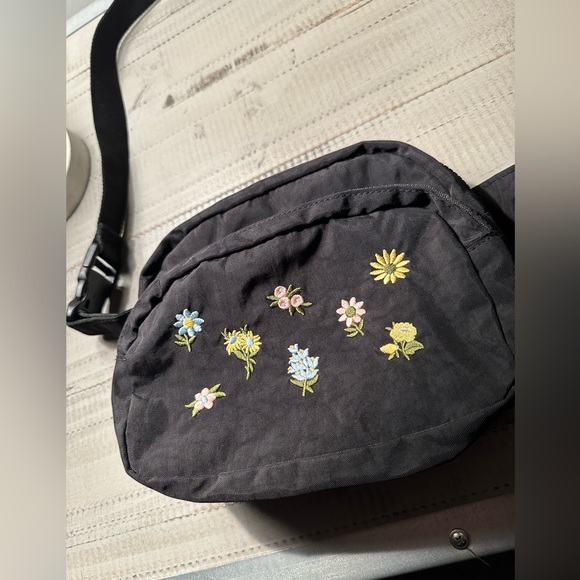 BAGGU Bags Baggu Ditsy Floral Black Fanny Poshmark